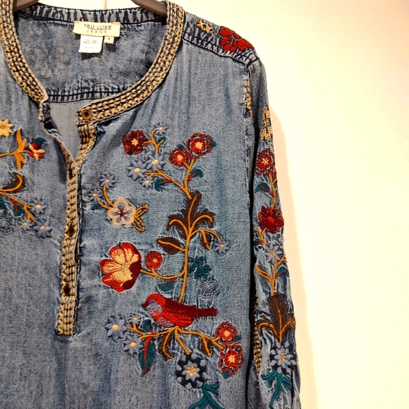 Tru Luxe Jeans Embroidered Popover Top Boho Tencel Chambray Floral Birds… - Picture 6 of 10